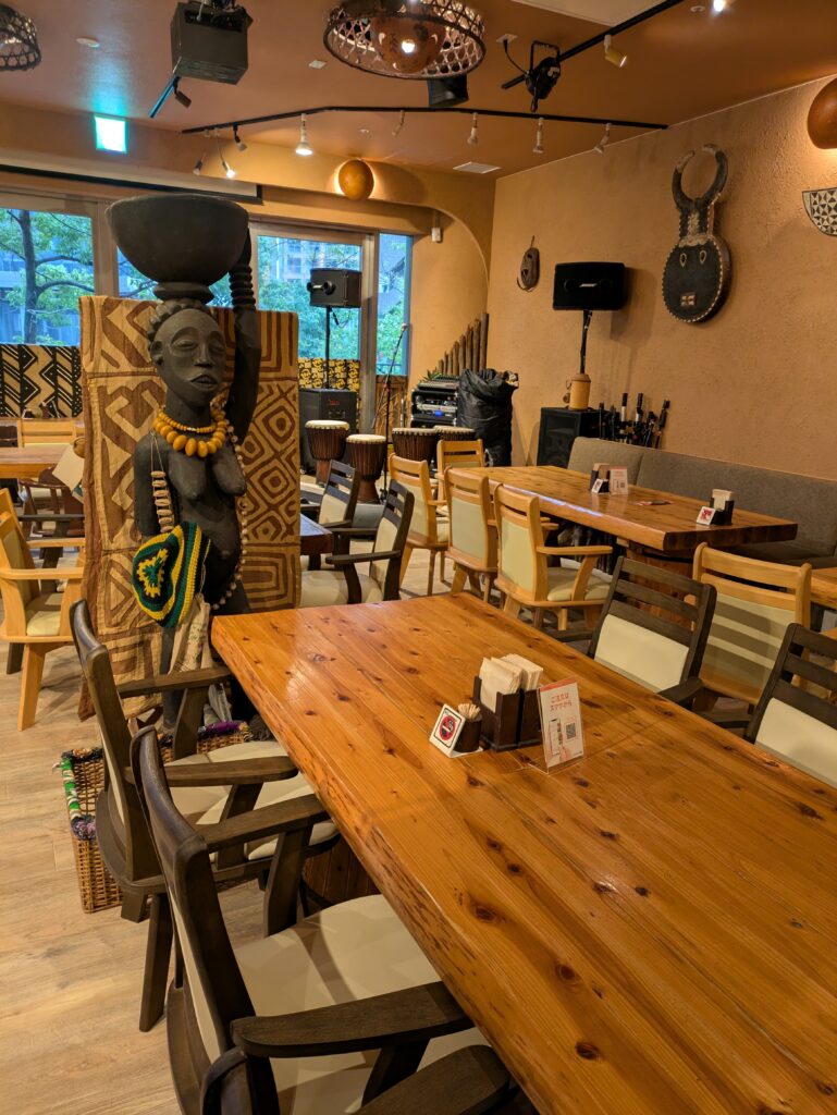 入口よりステージ部分へ